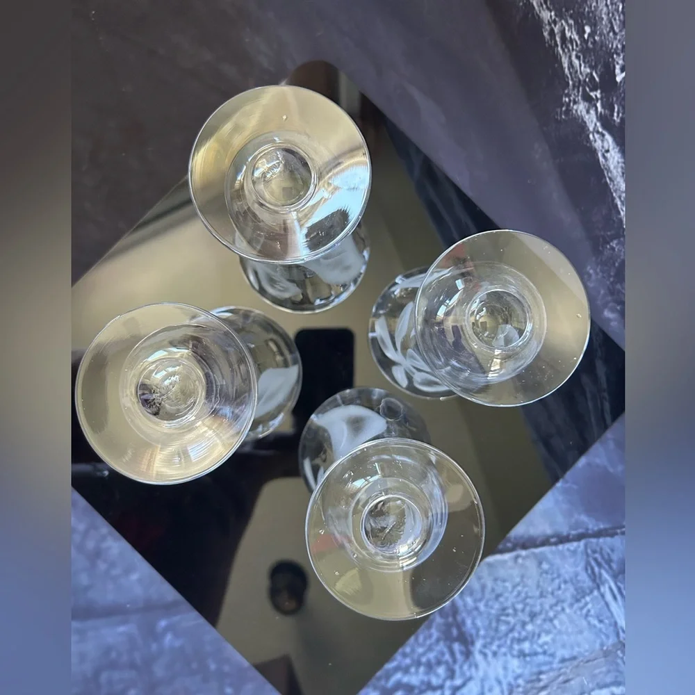 Set of 4 Mid- Century Etched Footed Floral Ice Tea/Water Glasses - Picture 6 of 11
